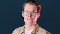 Ph.D. Biologist Joe Hanson has been dedicated to science communication for many years and reaches millions of followers with his award-winning YouTube channel Be Smart. Ph.D. Biologist Joe Hanson has been dedicated to science communication for many years and reaches millions of followers with his award-winning YouTube channel Be Smart.