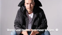 Mannelijk model met zwarte jas  Mannelijk model met zwarte jas