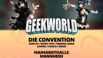 Banner der Geekworld Convention mit zwei stilisierten Anime-Figuren links und rechts sowie dem Text „Geekworld – Die Convention“ und den Themen Cosplay, Retro Toys, Trading Cards, Anime, Comics und Gaming in der Maimarkthalle Mannheim.