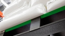 Für die Beschichtung der extrem robusten Hybridpaletten aus mitteldichten Holzfaserplatten (MDF) und Kunststoff hat Ahrma das BASF-Sprühsystem Elastocoat® C verwendet: Es versiegelt effizient, schnell und dauerhaft die Paletten-Oberflächen und ermöglicht so einen optimalen Schutz gegen Wasser, Verschmutzung, Mikrobenbefall und Abrasion. Dies verlängert Haltbarkeit und Lebensdauer der Paletten.
For the purpose of coating the extremely robust hybrid pallets made from medium density fiberboard (MDF) and plastic, Ahrma used BASF’s Elastocoat® C spray system. It seals the pallet surfaces efficiently, quickly and permanently and thus provides optimum protection against water, dirt, microbial infestation and abrasion. This increases the durability and service-life of the pallets. Für die Beschichtung der extrem robusten Hybridpaletten aus mitteldichten Holzfaserplatten (MDF) und Kunststoff hat Ahrma das BASF-Sprühsystem Elastocoat® C verwendet: Es versiegelt effizient, schnell und dauerhaft die Paletten-Oberflächen und ermöglicht so einen optimalen Schutz gegen Wasser, Verschmutzung, Mikrobenbefall und Abrasion. Dies verlängert Haltbarkeit und Lebensdauer der Paletten.
For the purpose of coating the extremely robust hybrid pallets made from medium density fiberboard (MDF) and plastic, Ahrma used BASF’s Elastocoat® C spray system. It seals the pallet surfaces efficiently, quickly and permanently and thus provides optimum protection against water, dirt, microbial infestation and abrasion. This increases the durability and service-life of the pallets.