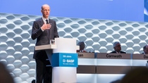 Dr. Kurt Bock, Chairman of the Board of Executive Directors, speaking to the Annual Shareholders’ Meeting. Dr. Kurt Bock, Chairman of the Board of Executive Directors, speaking to the Annual Shareholders’ Meeting.