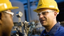 Jules Tchana und Sven Heinrich, beide Chemikanten, bei einem Kontrollgang in der Wasserstoffanlage. Diese Anlage produziert nicht nur Wasserstoff, sondern speist auch Dampf in das 40 bar Netz des BASF Verbundstandorts Ludwigshafen ein. 
Chemical technicians Jules Tchana and Sven Heinrich carry out an inspection in the hydrogen plant. This plant not only produces hydrogen, it also feeds steam into the pressurized (40 bar) network at BASF’s Verbund site in Ludwigshafen. Jules Tchana und Sven Heinrich, beide Chemikanten, bei einem Kontrollgang in der Wasserstoffanlage. Diese Anlage produziert nicht nur Wasserstoff, sondern speist auch Dampf in das 40 bar Netz des BASF Verbundstandorts Ludwigshafen ein. 
Chemical technicians Jules Tchana and Sven Heinrich carry out an inspection in the hydrogen plant. This plant not only produces hydrogen, it also feeds steam into the pressurized (40 bar) network at BASF’s Verbund site in Ludwigshafen.