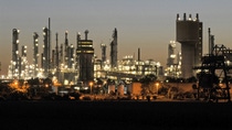 Das Herz der BASF-Gruppe ist die BASF SE mit ihrem Stammwerk in Ludwigshafen am Rhein. Mit etwa 250 Produktionsbetrieben, vielen hundert Labors, Technika, Werkstätten und Büros ist es der größte zusammenhängende Chemiekomplex der Welt.        Abdruck honorarfrei. Copyright by BASF.
The heart of BASF Group is BASF SE headquartered in Ludwigshafen, Germany. With about 250 production plants, several hundred laboratories, technical centers, workshops and offices, it is the largest integrated chemical complex in the world.
Print free of charge. Copyright by BASF. Das Herz der BASF-Gruppe ist die BASF SE mit ihrem Stammwerk in Ludwigshafen am Rhein. Mit etwa 250 Produktionsbetrieben, vielen hundert Labors, Technika, Werkstätten und Büros ist es der größte zusammenhängende Chemiekomplex der Welt.        Abdruck honorarfrei. Copyright by BASF.
The heart of BASF Group is BASF SE headquartered in Ludwigshafen, Germany. With about 250 production plants, several hundred laboratories, technical centers, workshops and offices, it is the largest integrated chemical complex in the world.
Print free of charge. Copyright by BASF.