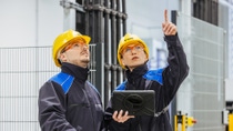 BASF - Mitarbeiter im Februar 2023 in der CAM - Anlage in Schwarzheide / Brandenburg . Foto: Oliver Killig
BASF - Mitarbeiter im Februar 2023 in der CAM - Anlage in Schwarzheide / Brandenburg . Foto: Oliver Killig