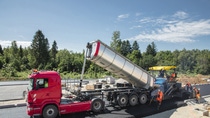 The new additive has already been tested under real life conditions: over 12 kilometers of public road have been paved in Bavaria and North Rhine-Westphalia in Germany and Kentucky in the United States. The modified asphalt has displayed excellent characteristics during both mixing and application.