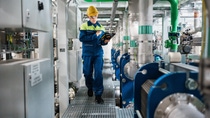 Anlagenrundgang durch die neue Elektrolyse-Anlage. Anlagenrundgang durch die neue Elektrolyse-Anlage.