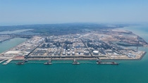 Aerial view: Construction in progress at BASF’s Zhanjiang Verbund site (status April 2025) Aerial view: Construction in progress at BASF’s Zhanjiang Verbund site (status April 2025)