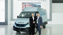 From left: Dr. Daniel Schönfelder, President of BASF’s Catalysts division, who is also responsible for the company’s battery materials and battery recycling business, and Francesco Donato, Head of Iveco Group Procurement.  Photo: BASF SE