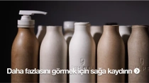 Biyoçözünür malzemelerden yapılmış bir dizi kahverengi ve bej renkte çevre dostu şişe. 