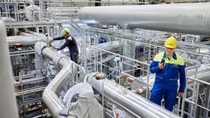 In BASF’s ChemCyclingTM project, plastic waste is transformed into pyrolysis oil using a thermochemical process. The oil can be fed in the BASF Verbund, replacing fossil resources. Using a mass balance approach, new products are manufactured with it. These have the same properties as products from fossil raw materials. BASF works together with partners such as Quantafuel, a startup headquartered in Oslo, Norway. Quantafuel is specialized in the pyrolysis of mixed plastic waste and the integrated purification of the resulting oil.Dr. Michael Bachtler (right), who is working on BASF’s ChemCyclingTM project, and Rasmus Kærsgaard (left), Plant Director at Quantafuel in Quantafuel’s pyrolysis and purification plant in Skive, Denmark.  In BASF’s ChemCyclingTM project, plastic waste is transformed into pyrolysis oil using a thermochemical process. The oil can be fed in the BASF Verbund, replacing fossil resources. Using a mass balance approach, new products are manufactured with it. These have the same properties as products from fossil raw materials. BASF works together with partners such as Quantafuel, a startup headquartered in Oslo, Norway. Quantafuel is specialized in the pyrolysis of mixed plastic waste and the integrated purification of the resulting oil.Dr. Michael Bachtler (right), who is working on BASF’s ChemCyclingTM project, and Rasmus Kærsgaard (left), Plant Director at Quantafuel in Quantafuel’s pyrolysis and purification plant in Skive, Denmark.