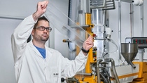 Due to the repeated use and processing of the plastics the polymer chains will be damaged so much that the plastic becomes brittle or yellowed. Additionally, the plastic waste is often made up of a mixture of different plastic types which cannot be separated from each other. Such mixtures of incompatible plastics have a significantly negative impact on quality.At BASF’s research scientists are working on developing additives that can specifically stabilize recycled plastics and improve their properties. This enables plastics to be mechanically recycled multiple times and and material loops can be closed more effectively and more often.Daniel Santoro, lab technician at the Application Center for Plastic Additives in Kaisten (Switzerland), compares the optical properties of a recyceld film with and without a stabilizer package. Due to the repeated use and processing of the plastics the polymer chains will be damaged so much that the plastic becomes brittle or yellowed. Additionally, the plastic waste is often made up of a mixture of different plastic types which cannot be separated from each other. Such mixtures of incompatible plastics have a significantly negative impact on quality.At BASF’s research scientists are working on developing additives that can specifically stabilize recycled plastics and improve their properties. This enables plastics to be mechanically recycled multiple times and and material loops can be closed more effectively and more often.Daniel Santoro, lab technician at the Application Center for Plastic Additives in Kaisten (Switzerland), compares the optical properties of a recyceld film with and without a stabilizer package.