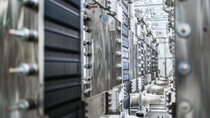 The heart of the electrolyzer – the plant at the Ludwigshafen site comprises a total of 72 stacks.
Photo: BASF SE The heart of the electrolyzer – the plant at the Ludwigshafen site comprises a total of 72 stacks.
Photo: BASF SE