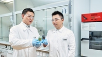 Globally, BASF is conducting research into innovative cathode materials that make electromobility a reality. BASF’s innovations for high-performance lithium-ion batteries will help double the real range of a mid-size car from 300 to 600 km by 2025 and significantly reduce the charging time of electric vehicles.
Two scientists at the Innovation Campus Shanghai, China, examine precursors and the cathode materials produced in the laboratory.