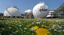 Chemikantin Nina Häublein und Sicherheitsmeister Hartmut Monnheimer begehen einen Kugeltank. Im zentralen Tanklager der BASF in Ludwigshafen sorgen 68 Tankbehälter für ein sicheres und effizientes Lagern flüssiger Produktionsstoffe wie zum Beispiel Methanol und Naphtha. Insgesamt werden dort 212.000 m³ Flüssigkeiten und fast 40.000 m³ unter Druck verflüssigte Gase gespeichert.                                  Abdruck honorarfrei. Copyright by BASF.
Skilled chemical worker Nina Häublein and safety supervisor Hartmut Monnheimer inspect a spherical tank. At BASFs central fuel storage site in Ludwigshafen, 68 tanks ensure that liquid production materials, such as methanol and naphtha, are stored safely and efficiently. A total of 212,000 m³ of liquids and almost 40,000 m³ of gases liquefied under pressure are stored there.                                      Print free of charge. Copyright by BASF.,Chemikantin Nina Häublein und Sicherheitsmeister Hartmut Monnheimer begehen einen Kugeltank. Im zentralen Tanklager der BASF in Ludwigshafen sorgen 68 Tankbehälter für ein sicheres und effizientes Lagern flüssiger Produktionsstoffe wie zum Beispiel Methanol und Naphtha. Insgesamt werden dort 212.000 m³ Flüssigkeiten und fast 40.000 m³ unter Druck verflüssigte Gase gespeichert.                                  Abdruck honorarfrei. Copyright by BASF.
Skilled chemical worker Nina Häublein and safety supervisor Hartmut Monnheimer inspect a spherical tank. At BASF’s central fuel storage site in Ludwigshafen, 68 tanks ensure that liquid production materials, such as methanol and naphtha, are stored safely and efficiently. A total of 212,000 m³ of liquids and almost 40,000 m³ of gases liquefied under pressure are stored there.                                      Print free of charge. Copyright by BASF. Chemikantin Nina Häublein und Sicherheitsmeister Hartmut Monnheimer begehen einen Kugeltank. Im zentralen Tanklager der BASF in Ludwigshafen sorgen 68 Tankbehälter für ein sicheres und effizientes Lagern flüssiger Produktionsstoffe wie zum Beispiel Methanol und Naphtha. Insgesamt werden dort 212.000 m³ Flüssigkeiten und fast 40.000 m³ unter Druck verflüssigte Gase gespeichert.                                  Abdruck honorarfrei. Copyright by BASF.
Skilled chemical worker Nina Häublein and safety supervisor Hartmut Monnheimer inspect a spherical tank. At BASFs central fuel storage site in Ludwigshafen, 68 tanks ensure that liquid production materials, such as methanol and naphtha, are stored safely and efficiently. A total of 212,000 m³ of liquids and almost 40,000 m³ of gases liquefied under pressure are stored there.                                      Print free of charge. Copyright by BASF.,Chemikantin Nina Häublein und Sicherheitsmeister Hartmut Monnheimer begehen einen Kugeltank. Im zentralen Tanklager der BASF in Ludwigshafen sorgen 68 Tankbehälter für ein sicheres und effizientes Lagern flüssiger Produktionsstoffe wie zum Beispiel Methanol und Naphtha. Insgesamt werden dort 212.000 m³ Flüssigkeiten und fast 40.000 m³ unter Druck verflüssigte Gase gespeichert.                                  Abdruck honorarfrei. Copyright by BASF.
Skilled chemical worker Nina Häublein and safety supervisor Hartmut Monnheimer inspect a spherical tank. At BASF’s central fuel storage site in Ludwigshafen, 68 tanks ensure that liquid production materials, such as methanol and naphtha, are stored safely and efficiently. A total of 212,000 m³ of liquids and almost 40,000 m³ of gases liquefied under pressure are stored there.                                      Print free of charge. Copyright by BASF.