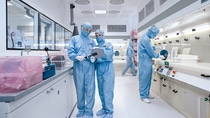 Chemical lab technicians inspect the surface structure of a silicon wafer. In the clean room laboratory, BASF experts carry out application tests in chemistry and in semiconductor surface conditioning. As a leading market player in Asia and Europe, BASF has strong expertise in delivering process chemicals and solutions for the semiconductor industry. Chemical lab technicians inspect the surface structure of a silicon wafer. In the clean room laboratory, BASF experts carry out application tests in chemistry and in semiconductor surface conditioning. As a leading market player in Asia and Europe, BASF has strong expertise in delivering process chemicals and solutions for the semiconductor industry.
