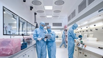 Chemical lab technicians inspect the surface structure of a silicon wafer. In the clean room laboratory, BASF experts carry out application tests in chemistry and in semiconductor surface conditioning. As a leading market player in Asia and Europe, BASF has strong expertise in delivering process chemicals and solutions for the semiconductor industry. Chemical lab technicians inspect the surface structure of a silicon wafer. In the clean room laboratory, BASF experts carry out application tests in chemistry and in semiconductor surface conditioning. As a leading market player in Asia and Europe, BASF has strong expertise in delivering process chemicals and solutions for the semiconductor industry.