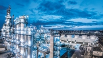 Die neue Acetylen-Anlage am Verbundstandort Ludwigshafen kann jährlich 90.000 Tonnen der vielseitigen Chemikalie produzieren. Etwa 20 Betriebe am Standort Ludwigshafen nutzen Acetylen als vielseitig einsetzbaren chemischen Baustein und Ausgangsstoff für viele Produkte des täglichen Lebens. Die Einbindung der Anlage in das Verbundkonzept der BASF bietet die Vorteile einer effizienten Ressourcennutzung, exzellenter Produktionssynergien und kurzer Lieferwege.