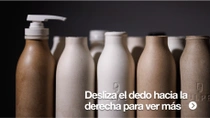 Hilera de botes ecológicos marrones y beis fabricados con materiales biodegradables.   Hilera de botes ecológicos marrones y beis fabricados con materiales biodegradables.