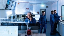 The modern control station in an intermediate products plant at the Ludwigshafen site is where all information relating to the plant comes together. Using numerous screens, the plant operators control and monitor the highly complex chemical processes. On the “Collaboration Board” (right), a large touchscreen in the center of the room, the employees call up all the important information at the same time and can thus work in an effective and concentrated manner. The employees also use the “Collaboration Board” for training, as the large, interactive screen is ideal for conveying learning contents. The plant for intermediate products is made up of 16 plant sections and manufactures a broad portfolio of around 50 intermediate products such as amines or diols. BASF customers need these products for applications including the production of coatings for the automotive industry, pharma or crop protection products. The modern control station in an intermediate products plant at the Ludwigshafen site is where all information relating to the plant comes together. Using numerous screens, the plant operators control and monitor the highly complex chemical processes. On the “Collaboration Board” (right), a large touchscreen in the center of the room, the employees call up all the important information at the same time and can thus work in an effective and concentrated manner. The employees also use the “Collaboration Board” for training, as the large, interactive screen is ideal for conveying learning contents. The plant for intermediate products is made up of 16 plant sections and manufactures a broad portfolio of around 50 intermediate products such as amines or diols. BASF customers need these products for applications including the production of coatings for the automotive industry, pharma or crop protection products.