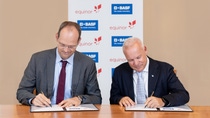 Dirk Elvermann, CFO and CDO of BASF, and Anders Opedal, President and CEO of Equinor, at the signing of the ten-year natural gas supply agreement.
Photo: Equinor and BASF
