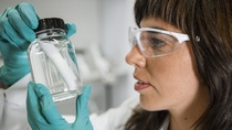 Marta Juan y Seva Martinez, research worker, is examining membranes for the treatment of water. These consist of BASF polymers. After their production the membranes are stored in water in order to prevent them drying out.
Various teams are working worldwide, for example in Ludwigshafen and Singapore, on new materials for the efficient treatment of water. Marta Juan y Seva Martinez, research worker, is examining membranes for the treatment of water. These consist of BASF polymers. After their production the membranes are stored in water in order to prevent them drying out.
Various teams are working worldwide, for example in Ludwigshafen and Singapore, on new materials for the efficient treatment of water.