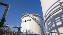 Process technicians perform equipment inspections on storm water tank in Port Arthur, Texas. The tank collects rain water which is treated and clarified before being used in the manufacturing process.
Print free of charge. Copyright by BASF.
Prozesstechniker führen einen Kontrollgang durch am Regenwassertank in Port Arthur, Texas. Das gesammelte Regenwasser des Tanks wird aufbereitet und gereinigt, bevor es in der Produktion genutzt wird.
Abdruck honorarfrei. Copyright by BASF.  ,Process technicians perform equipment inspections on storm water tank in Port Arthur, Texas. The tank collects rain water which is treated and clarified before being used in the manufacturing process.
Print free of charge. Copyright by BASF.
Prozesstechniker führen einen Kontrollgang durch am Regenwassertank in Port Arthur, Texas. Das gesammelte Regenwasser des Tanks wird aufbereitet und gereinigt, bevor es in der Produktion genutzt wird.
Abdruck honorarfrei. Copyright by BASF. Process technicians perform equipment inspections on storm water tank in Port Arthur, Texas. The tank collects rain water which is treated and clarified before being used in the manufacturing process.
Print free of charge. Copyright by BASF.
Prozesstechniker führen einen Kontrollgang durch am Regenwassertank in Port Arthur, Texas. Das gesammelte Regenwasser des Tanks wird aufbereitet und gereinigt, bevor es in der Produktion genutzt wird.
Abdruck honorarfrei. Copyright by BASF.  ,Process technicians perform equipment inspections on storm water tank in Port Arthur, Texas. The tank collects rain water which is treated and clarified before being used in the manufacturing process.
Print free of charge. Copyright by BASF.
Prozesstechniker führen einen Kontrollgang durch am Regenwassertank in Port Arthur, Texas. Das gesammelte Regenwasser des Tanks wird aufbereitet und gereinigt, bevor es in der Produktion genutzt wird.
Abdruck honorarfrei. Copyright by BASF.