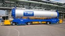 Mit autonom fahrenden Fahrzeugen (AGV) kann der Transport von Tankcontainern deutlich verkürzt werden. Das BASF AGV ist das erste vollautomatische Fahrzeug, das mit einer Zuladung von 78 Tonnen zusammen mit dem übrigen Verkehr auf einer normalen Straßeninfrastruktur fahren kann.
With automated guided vehicles (AGV) the time for the transport of tank containers can be reduced significantly. The BASF AGV is the first fully automated vehicle which can drive together with other traffic on normal streets while having a payload of 78 metric tons.
Mit autonom fahrenden Fahrzeugen (AGV) kann der Transport von Tankcontainern deutlich verkürzt werden. Das BASF AGV ist das erste vollautomatische Fahrzeug, das mit einer Zuladung von 78 Tonnen zusammen mit dem übrigen Verkehr auf einer normalen Straßeninfrastruktur fahren kann.
With automated guided vehicles (AGV) the time for the transport of tank containers can be reduced significantly. The BASF AGV is the first fully automated vehicle which can drive together with other traffic on normal streets while having a payload of 78 metric tons.