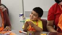 Young ROM visitor participating in BASF Kids’ Lab ‘The Rainbow Connection’ 