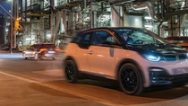 Am Verbundstandort Ludwigshafen sind über 240 E-Autos für Kurzstrecken auf dem Werk und in der Region im Einsatz. Damit hat BASF bereits über ein Viertel ihrer werksinternen Flotte auf E-Autos umgestellt. Am Verbundstandort Ludwigshafen sind über 240 E-Autos für Kurzstrecken auf dem Werk und in der Region im Einsatz. Damit hat BASF bereits über ein Viertel ihrer werksinternen Flotte auf E-Autos umgestellt.