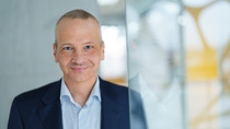 Vorsitzender des Vorstands (CEO) der BASF SE, verantwortlich für die Bereiche Corporate Development; Corporate Legal, Compliance & Insurance; Corporate Human Resources; Corporate Communications & Government Relations; Corporate Investor Relations. Vorsitzender des Vorstands (CEO) der BASF SE, verantwortlich für die Bereiche Corporate Development; Corporate Legal, Compliance & Insurance; Corporate Human Resources; Corporate Communications & Government Relations; Corporate Investor Relations.