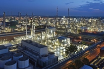 Mit 10 Quadratkilometern Werksgelände im Herzen Europas ist der Verbundstandort Ludwigshafen das größte zusammenhängende Chemieareal der Welt. Ein dichtes Netzwerk von rund 200 Produktionsanlagen bietet besonders gute Voraussetzungen für das Herstellen komplexer und hochveredelter Produkte. Als Technologieplattform und Kompetenzzentrum für die BASF Gruppe ist der Standort eine wichtige Quelle für Innovationen bei Produkten, Methoden und Verfahren.