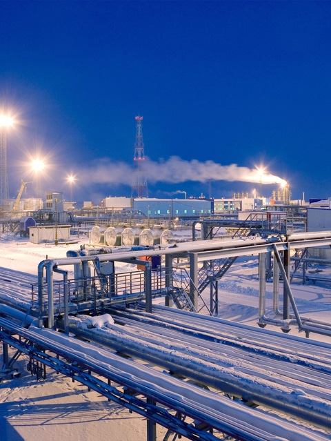 Gaspiplines im schneebedeckten Achimgaz im westsibirischen Urengoi-Feld. 