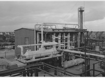 1931 patentiert BASF ein Herstellverfahren für Polyisobuten, das unter dem Produktnamen Oppanol vermarktet wird. Das Foto zeigt den Kühlbehälter der Oppanol-Anlage am Standort Ludwigshafen im Jahr 1952.
Foto: BASF