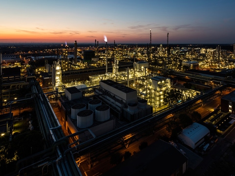 The steam cracker II has an area of around 64,000 square meters making it the size of thirteen football fields and the biggest single plant at the site in Ludwigshafen. The cracker is also the core of the Verbund. The steam cracker II has been working since 1981. It separates naphtha basically into ethylene and propylene using 850-centigrade hot vapor. Ethylene and propylene are indispensable building blocks for the production of many products in Ludwigshafen. The steam cracker II has an area of around 64,000 square meters making it the size of thirteen football fields and the biggest single plant at the site in Ludwigshafen. The cracker is also the core of the Verbund. The steam cracker II has been working since 1981. It separates naphtha basically into ethylene and propylene using 850-centigrade hot vapor. Ethylene and propylene are indispensable building blocks for the production of many products in Ludwigshafen.