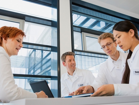 In the new research building B007, BASF research moves closer together. Here, scientists from material physics, formulation and specialty chemicals research work door-to-door. They develop new solutions together with polymer chemists in the neighboring building. A bridge, shortening paths, interconnects the two buildings. 

Furthermore, open communication areas facilitate exchange between the scientific disciplines. This stimulates creative ideas, and benefits the efficient development of effective solutions.

Sabine Hirth (left), Karsten Seidel (middle left) and Bernhard von Vacano (middle right), from Material Physics, together with Fangfang Chu (right), chemist at Formulation Research, exchange experience and discuss research findings.
