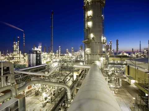 Steam cracker II, the largest individual plant at BASF's Ludwigshafen site, covers a surface area of about 64,000 square meters, which is about the size of 13 soccer fields. The steam cracker is also the heart of BASF's Verbund production strategy. This giant plant has been operating since 1981 and uses steam to crack naphtha at about 850°C [1,562°F]. This process leads primarily to ethylene and propylene, both indispensable feedstocks for manufacturing numerous products in Ludwigshafen.