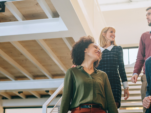 Employés travaillant dans un laboratoire de recherche sur les solutions agricoles à Triangle Park, en Amérique du Nord