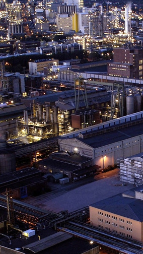 Stammwerk der BASF Gruppe  Ludwigshafen. Das Herz der BASF-Gruppe ist die BASF SE mit ihrem Stammwerk in Ludwigshafen am Rhein. Mit etwa 250 Produktionsbetrieben, vielen hundert Labors, Technika, WerkstÃ¤tten und BÃ¼ros ist es der grÃ¶Ãte zusammenhÃ¤ngende Chemiekomplex der Welt.                                     Abdruck honorarfrei. Copyright by BASF.

Headquarters of the BASF Group Â­ Ludwigshafen. The heart of BASF Group is BASF SE headquartered in Ludwigshafen, Germany. With about 250 production plants, several hundred laboratories, technical centers, workshops and offices, it is the largest integrated chemical complex in the world.                Print free of charge. Copyright by BASF.,Stammwerk der BASF Gruppe  Ludwigshafen. Das Herz der BASF-Gruppe ist die BASF SE mit ihrem Stammwerk in Ludwigshafen am Rhein. Mit etwa 250 Produktionsbetrieben, vielen hundert Labors, Technika, Werkstätten und Büros ist es der größte zusammenhängende Chemiekomplex der Welt.                                     Abdruck honorarfrei. Copyright by BASF.

Headquarters of the BASF Group ­ Ludwigshafen. The heart of BASF Group is BASF SE headquartered in Ludwigshafen, Germany. With about 250 production plants, several hundred laboratories, technical centers, workshops and offices, it is the largest integrated chemical complex in the world.                Print free of charge. Copyright by BASF.
