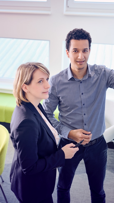 BASF Schwarzheide GmbH
, Einheit Digitalisierung In Schwarzheide werden Apps und Anwendungen entwickelt, zugeschnitten auf die Belange der Produktionsbetriebe.  Digitale Transformation, Digitalisierung, mobile Engeräte, Chancen, mobiles Arbeiten, neue Arbeitsweisen, Impact Loft,  Scaling Spaces, Arbeitsplätze in Berlin und Dresden moderne Arbeitsweisen Technik Büro Digitalisierung Digitale Technik Arbeitsmittel Digitale Lösungen Transformation
