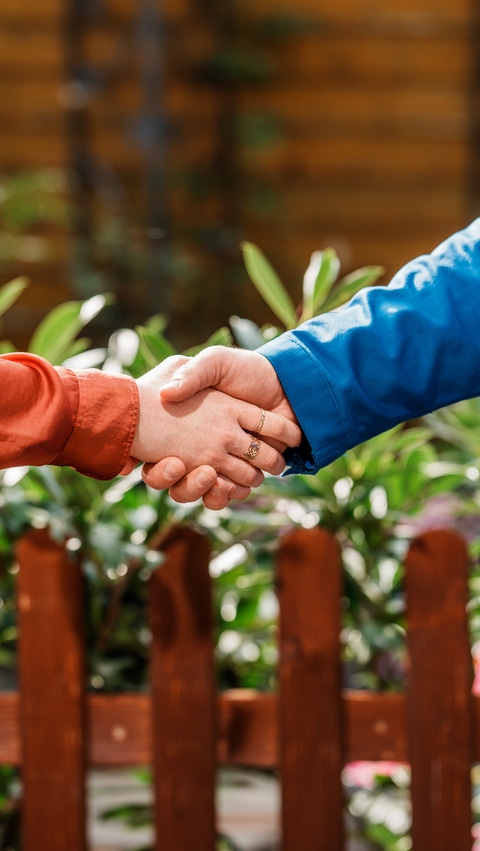Nachbarschaftsfoto mit BASF-Mitarbeiter und Anwohner