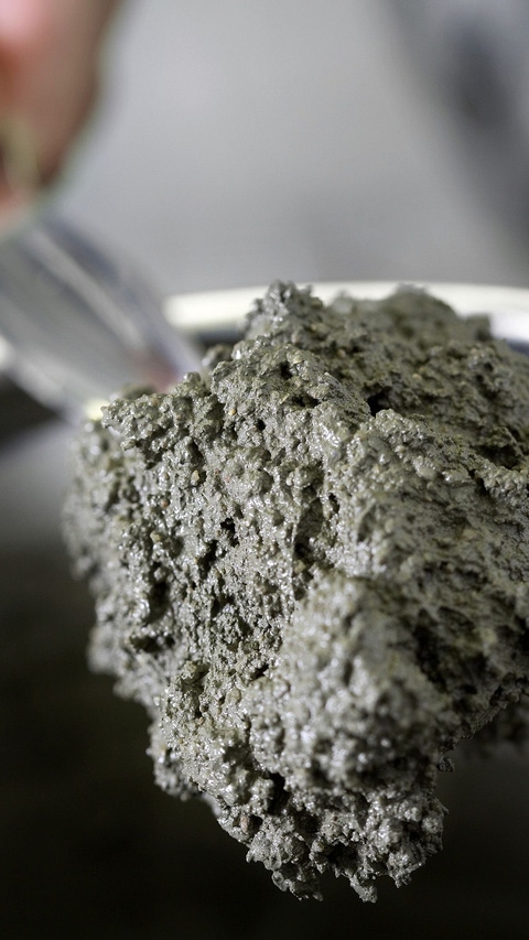 Ohne Zugabe von Additiven ist Mörtel steif und nicht gut verarbeitbar. Im Mörtellabor werden dem Baustoff deshalb Fließmittel beigemischt. Ein Fließrinnentest gibt Aufschluss über die Konsistenz des Mörtels. Eingesetzt wird besonders fließfähiger Mörtel beispielsweise als Estrich- oder als Maschinenvergussmörtel. Damit er optimal verarbeitet werden kann, muss der Mörtel eine homogene Konsistenz haben und diese über einen bestimmten Zeitraum beibehalten. Fließ- und Zusatzmittel der BASF helfen dabei. Das Bauchemie-Kompetenzzentrum der BASF in Trostberg wurde Anfang 2007 zur globalen Forschungsplattform “Polymers for Inorganics³ ausgebaut. Rund hundert Neuentwicklungen pro Jahr verstärken unter anderem das Produktportfolio der Bauchemie.          Abdruck honorarfrei. Copyright by BASF.

Without additives, mortar is stiff and difficult to process. This is why plasticizers are added to it in the mortar laboratory. A gutter test shows the consistency of the mortar. Highly flowable mortar is used for floor screeds or non-shrink grouts, for example. To be optimally processed, the mortar must have a homogeneous consistency and retain this over a specific period of time. BASF plasticizers and admixtures help to do this. At the beginning of 2007, BASF¹s Competence Center for Construction Chemicals in Trostberg, Germany, was developed to become the BASF global research platform ³Polymers for Inorganics.² Around 100 new developments per year help to strengthen the product portfolio of BASF¹s Construction Chemicals division.         Print free of charge. Copyright by BASF.


