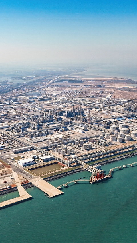 With the Verbund site in Zhanjiang, BASF is strengthening its presence in the Chinese market. The site is a highly integrated, efficient and sustainable production facility that is powered entirely by renewable electricity. It offers a broad portfolio to key industrial sectors in China. With the Verbund site in Zhanjiang, BASF is strengthening its presence in the Chinese market. The site is a highly integrated, efficient and sustainable production facility that is powered entirely by renewable electricity. It offers a broad portfolio to key industrial sectors in China.