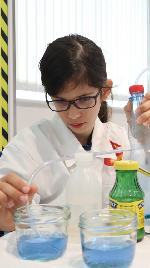 Jede Menge Forscherspaß in den Ferien bietet das kostenfreie Ferienprogramm der BASF Kids’ Labs für Kinder von 8 bis 12 Jahren