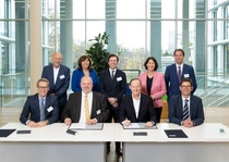 Front row f.l.t.r..: Meinhard Grodde, Head of Legal and Compliance, Vulcan Energie, Thorsten Weimann, Managing Director and Chief Development Officer, Vulcan Energie, Uwe Liebelt, President European Verbund Sites at BASF, Tilmann Hezel, Senior Vice President Infrastructure at BASF; Back row f.l.t.r.: Horst Kreuter, Co-Founder and Chief Representative, Vulcan Energie, Jutta Steinruck, Mayor City of Ludwigshafen, Cris Moreno, Managing Director and CEO, Vulcan Energy, Daniela Schmitt, Minister of Economic Affairs Rhineland-Palatinate, Nicolas Meyer, Mayor City of Frankenthal Front row f.l.t.r..: Meinhard Grodde, Head of Legal and Compliance, Vulcan Energie, Thorsten Weimann, Managing Director and Chief Development Officer, Vulcan Energie, Uwe Liebelt, President European Verbund Sites at BASF, Tilmann Hezel, Senior Vice President Infrastructure at BASF; Back row f.l.t.r.: Horst Kreuter, Co-Founder and Chief Representative, Vulcan Energie, Jutta Steinruck, Mayor City of Ludwigshafen, Cris Moreno, Managing Director and CEO, Vulcan Energy, Daniela Schmitt, Minister of Economic Affairs Rhineland-Palatinate, Nicolas Meyer, Mayor City of Frankenthal