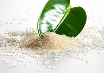 Ultrason® E 2010 BMB, das weltweit erste biomassenbilanzierte Polyethersulfon (PESU), trägt dazu bei, fossile Ressourcen zu ersetzen, Treibhausgasemissionen zu senken und den Einsatz nachwachsender Rohstoffe zu erhöhen.
Foto: BASF 2025 Ultrason® E 2010 BMB, das weltweit erste biomassenbilanzierte Polyethersulfon (PESU), trägt dazu bei, fossile Ressourcen zu ersetzen, Treibhausgasemissionen zu senken und den Einsatz nachwachsender Rohstoffe zu erhöhen.
Foto: BASF 2025