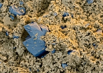 Zement, Wasser, Sand und Kies  das Grundrezept für Beton hat sich seit der Antike nicht verändert. Schon die Römer bauten mit dem vielseitigen Material. Kolosseum und Pantheon können deshalb auch heute noch bewundert werden. Doch die Zusatzstoffe, die den Beton nach Wunsch flexibler, härter oder fließfähiger machen sollen, sind andere: Während die Römer Naturprodukte wie Haare oder Eier verwendeten, handelt es sich bei den heutigen Betonzusatzmitteln um Hochtechnologie. Damit der Beton schneller härtet, haben Forscher der BASF den Härtungsbeschleuniger X-Seed® entwickelt. Kleine Kristalle, die nach und nach wachsen und sich ineinander verhaken, sorgen dafür, dass der Beton hart wird. In X-Seed sind bereits nanoskalige Kristallkeime vorhanden, die diesen Prozess beschleunigen: Innerhalb der ersten sechs bis zwölf Stunden härtet der Beton damit schneller. Wärme wird so zum Härten überflüssig, und der Beton ist besonders fest und haltbar. Wenn kleine Kristalle große Wirkung haben, dann ist das Chemie, die verbindet. Von BASF.Vergrößerung 960:1 (bei 12 cm Bildbreite) Abdruck honorarfrei. Copyright by BASF.Cement, water, sand and gravel  the basic recipe for concrete hasnt changed for over 2,000 years. The Romans used the versatile material for construction, which is why the Coliseum and the Pantheon can still be admired by tourists today. But the admixtures that make concrete harder, more flexible or more flowable as required are different. While the Romans used natural products like hair or eggs, todays concrete admixtures are distinctly high-tech. To make the concrete harden more quickly, BASF researchers have developed X-SEED®, a hardening accelerator. Small crystals that gradually grow and interlock ensure that the concrete hardens. X-Seed already contains small nanoscale crystal seeds that accelerate this process and help to speed up concrete hardening in the first six to twelve hours. This means that heat is no longer needed for hardening and the concrete 