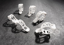 With clips made of certified industrial compostable ecovio® 60 IA 1552 creepers like tomatoes, cucumbers and peppers can be easily fastened in commercial greenhouses. 
Photo: BASF 2025