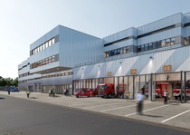 Rendering des neuen Gefahrenabwehrzentrums. Das Gebäude wird ca. 200 m lang sein und eine Höhe von bis zu 27 m erreichen.
Foto: BASF SE Rendering des neuen Gefahrenabwehrzentrums. Das Gebäude wird ca. 200 m lang sein und eine Höhe von bis zu 27 m erreichen.
Foto: BASF SE