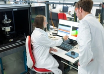 BASF erforscht zusammen mit Forschungspartnern, wie das mechanische Recycling von Kunststoffen durch den Einsatz solcher Methoden direkt im Aufbereitungsprozess verbessert werden kann.