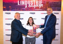 Together with Renault Group and Dürr, BASF Coatings was awarded the “Trophée de l’Industrie s’engage 2025” for its innovative application process.
From left to right: Eric POUSSIN, Commercial Director at Dürr Systems France, Sonia ACHARD, General Manager Production Engineering Paint & Process Plastic at Renault Group and Jerome DUPRE, Key Account Manager Renault Group & Sustainability Officer at BASF Coatings
Photo: BASF Together with Renault Group and Dürr, BASF Coatings was awarded the “Trophée de l’Industrie s’engage 2025” for its innovative application process.
From left to right: Eric POUSSIN, Commercial Director at Dürr Systems France, Sonia ACHARD, General Manager Production Engineering Paint & Process Plastic at Renault Group and Jerome DUPRE, Key Account Manager Renault Group & Sustainability Officer at BASF Coatings
Photo: BASF